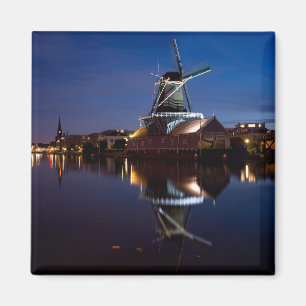 Leidschendam kvarn med reflektion nattetid magnet