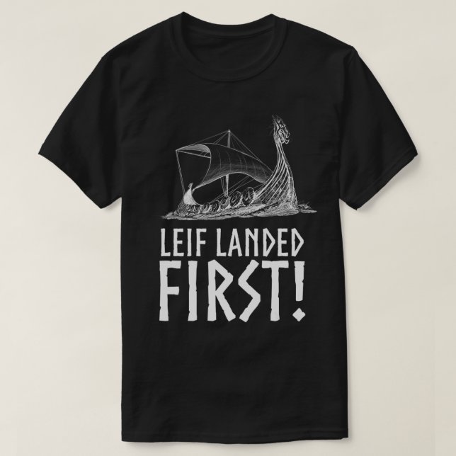 Leif Landed Viking Longship Medieval Norse  T Shirt (Design framsida)