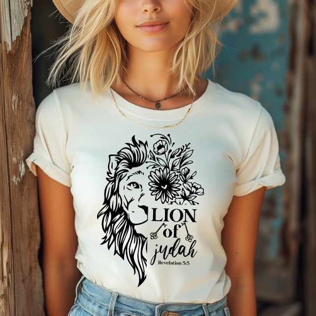 Lejon för Judah Revelation 5:5 Christian T Shirt (Express your faith with style and confidence in our Lion of Judah T-shirt. Perfect for every day.)