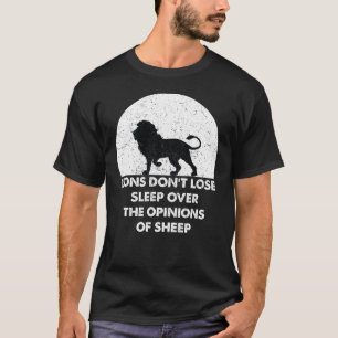 Lejon förlorar inte sömnen över fårets åsikter t shirt