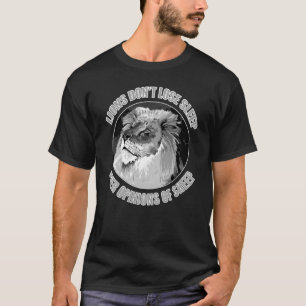 Lejon förlorar inte sömnen över fårets åsikter t shirt