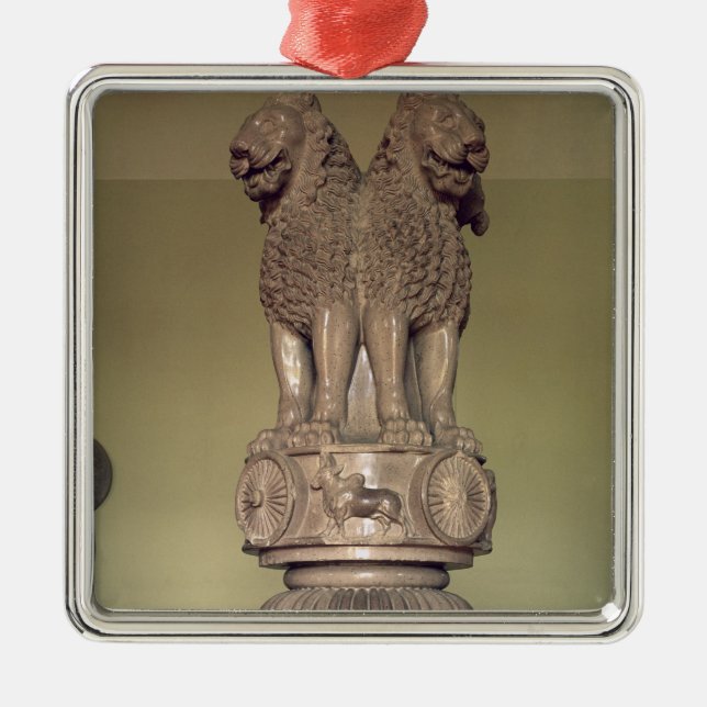 Lejon huvudstad från pelaren av kejsaren Ashoka Julgransprydnad Metall (Framsidan)