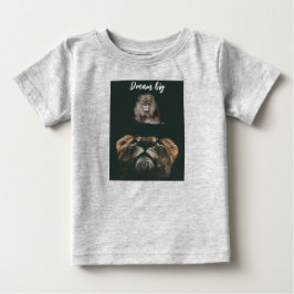 "Lejon med Unge Dream Big Little One Baby T-Shirt" T Shirt