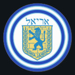 Lejon om Judah Emblem Ariel Hebrew Sticker Runt Klistermärke<br><div class="desc">Runddekal med en bild av en blå och gult Lejon av Judahemblem med Ariel i hebreiska överst,  och breda dubbla blå gräns trimmad i ljusblå på vitt. Se matcha papper kontur,  etikett och förpackning. Se hela samlingen av Hanukkah Sticker under kategorin Cards & STICKERS i avsnittet HELGDAGAR.</div>