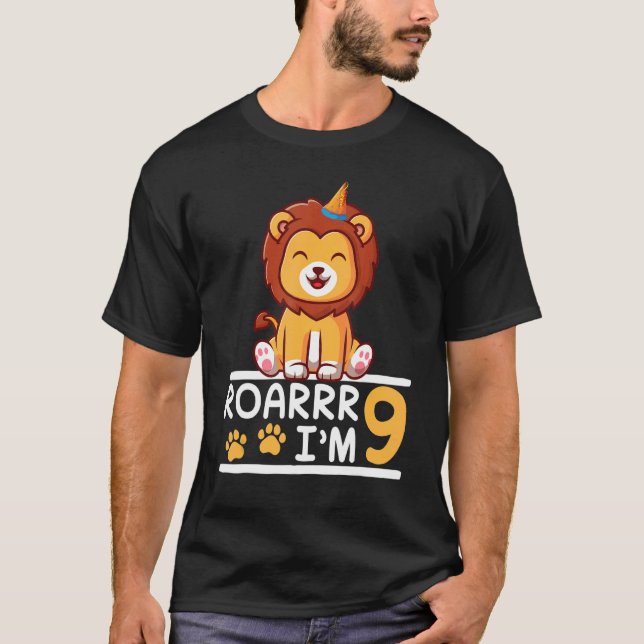 Lejon Rarrr: Jag är 9 år gammal Lycklig. T Shirt (Framsida)