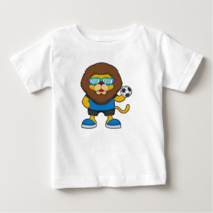 Lejon som fotbollsspelare med fotbollsspelare t shirt