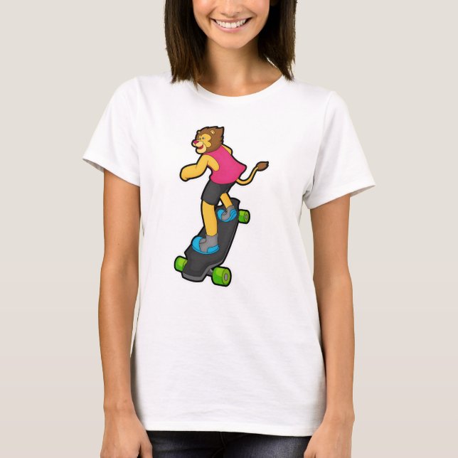 Lejon som Skateboarder med Skateboard T Shirt (Framsida)