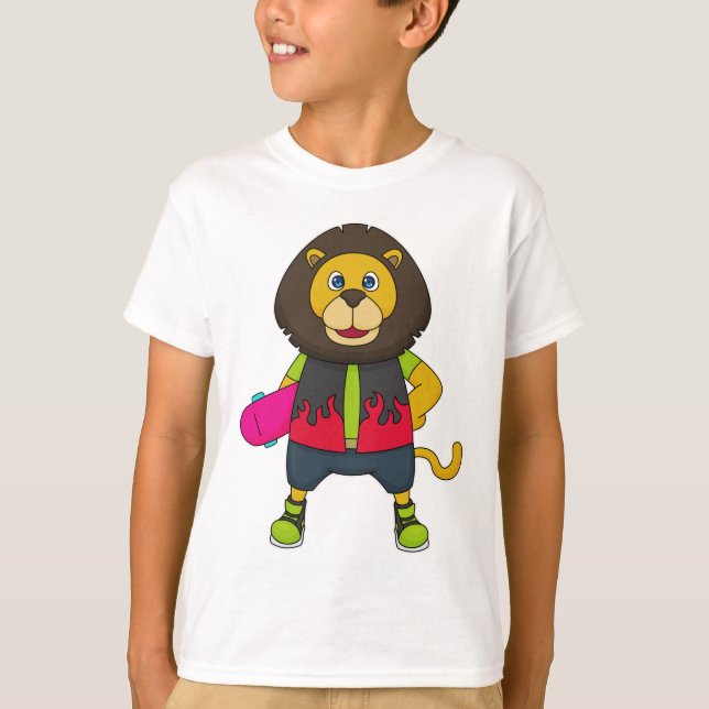 Lejon som Skater med Skateboard T Shirt (Framsida)