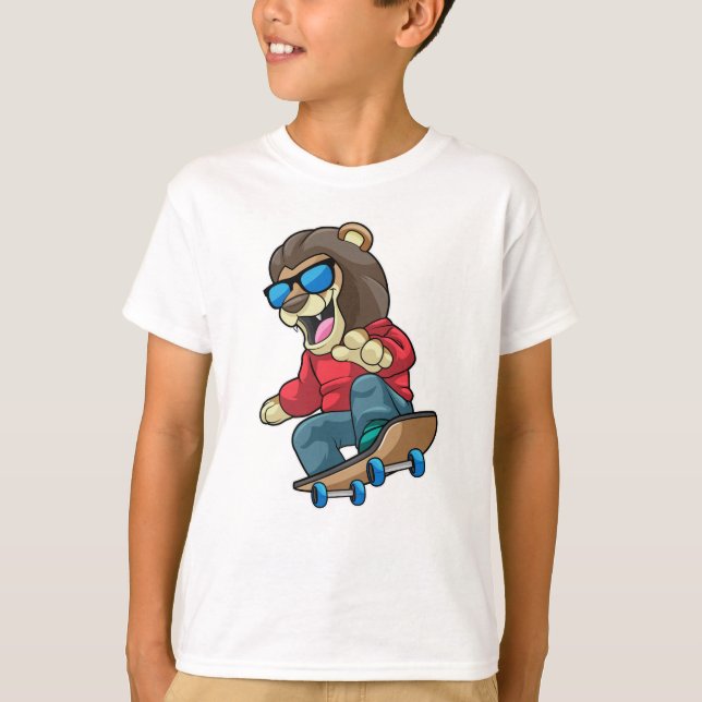 Lejon som Skater med Skateboard T Shirt (Framsida)