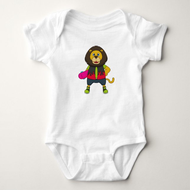 Lejon som Skater med Skateboard T Shirt (Framsida)