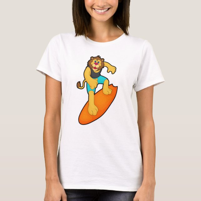 Lejon som Surfer med Surfboard T Shirt (Framsida)