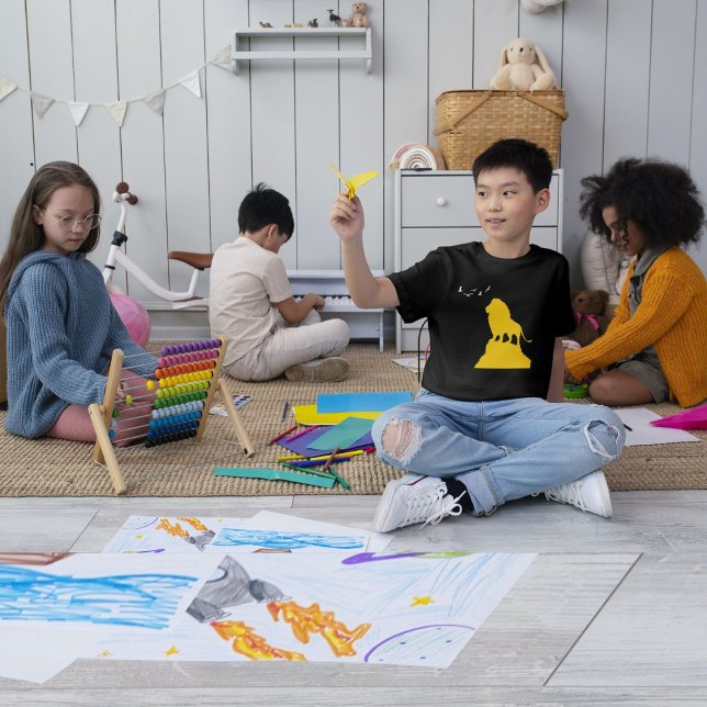 Lejon utställning av Himlar Birds Kids Black T Shirt (Skapare uppladdad)