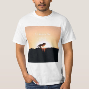 Lejon vid solnedgången Levande vid KANT T Shirt