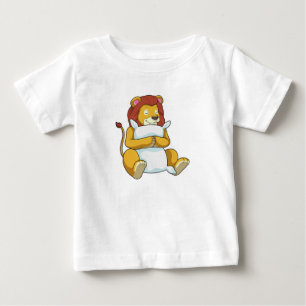 Lejon vid sömnad med fyllning t shirt