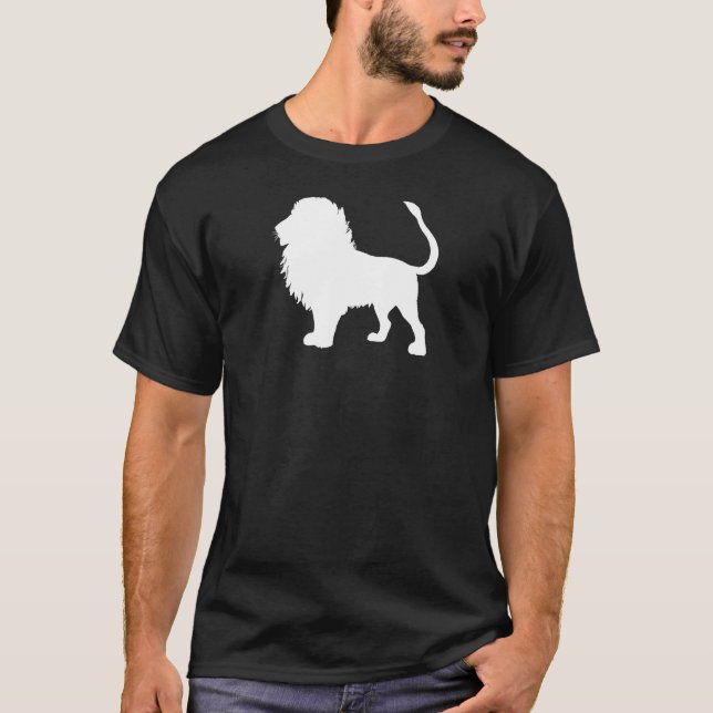 lejon vit på mörk t-shirt (Framsida)