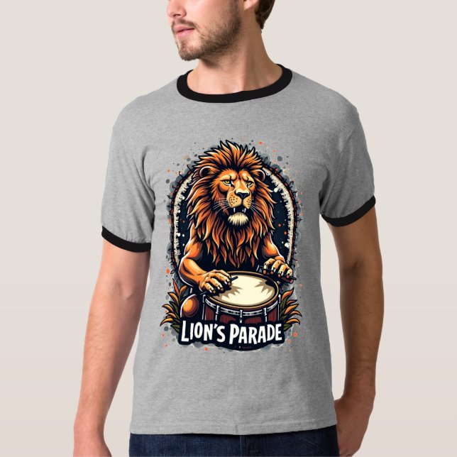 Lejona Drum Parad lustiga konst: Majestisk Lejon u T Shirt (Framsida)