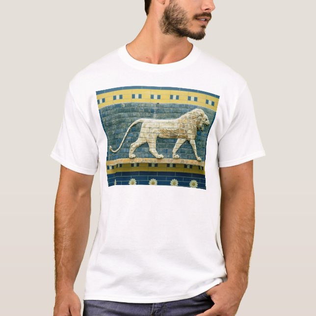 Lejona föreställande Ishtar T Shirt (Framsida)