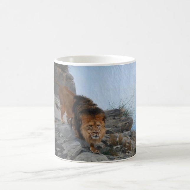 Lejona i bergen (av Richard Friese) Kaffemugg (Center)