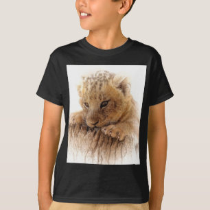 Lejona unge nära söt öga-sökning tee shirt