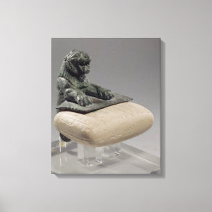 Lejont innehav en Hurrian fundamenttablet, c.2150 Canvastryck