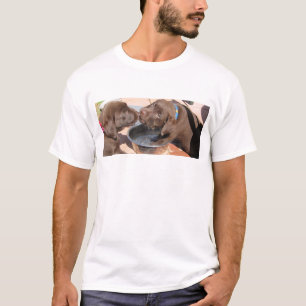 Lek för chokladLabrador valpar T-shirt