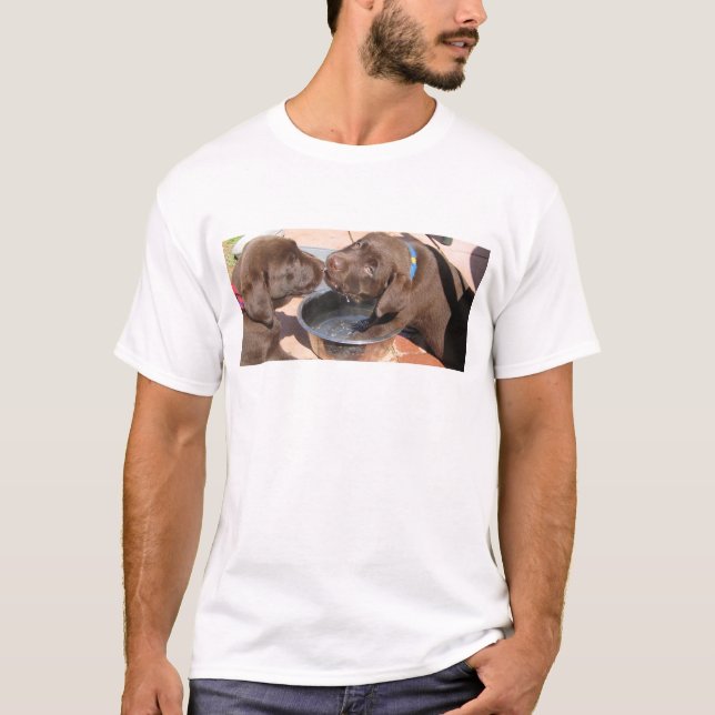 Lek för chokladLabrador valpar T-shirt (Framsida)
