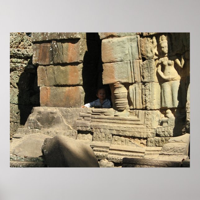 Leka i ruinerna ... Ta Prohm, Kambodja Poster (Framsidan)