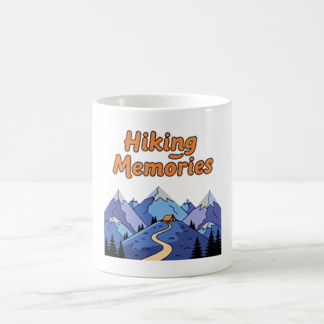 "Lekande minnen" Whimsical Mountain Camping Magisk Mugg (Center)