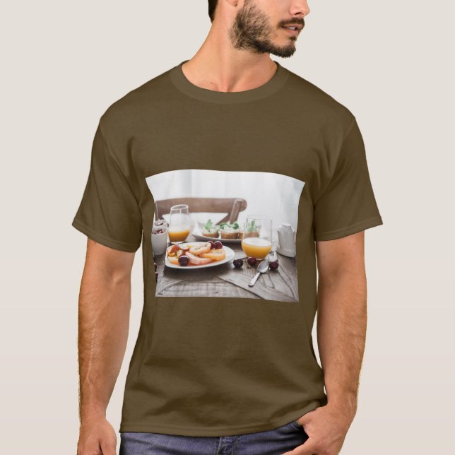 Lekfull Breakfast Vibes T-shirt (Framsida)