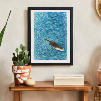 Lekfull flodutter som simmar i blått vatten poster