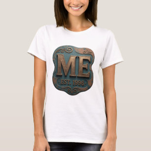 Lekfull guldfärgad ME EST 1996 slogan-design T Shirt