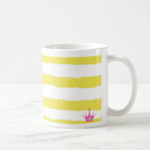 Lekfull gulrandig mugg med en rosa krona
