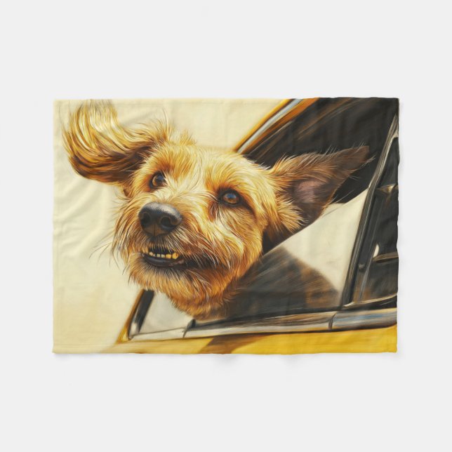 Lekfull hund som njuter av bilutflykt Konsttryck Fleecefilt (Framsidan (Horisontell))