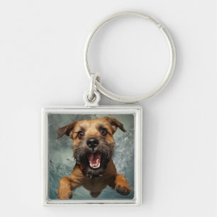 Lekfull hund som simmar under vattnet design fyrkantig silverfärgad nyckelring