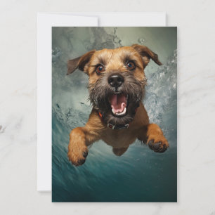 Lekfull hund som simmar under vattnet design kort