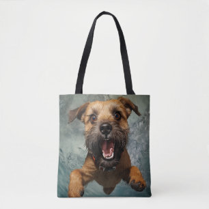 Lekfull hund som simmar under vattnet design tygkasse