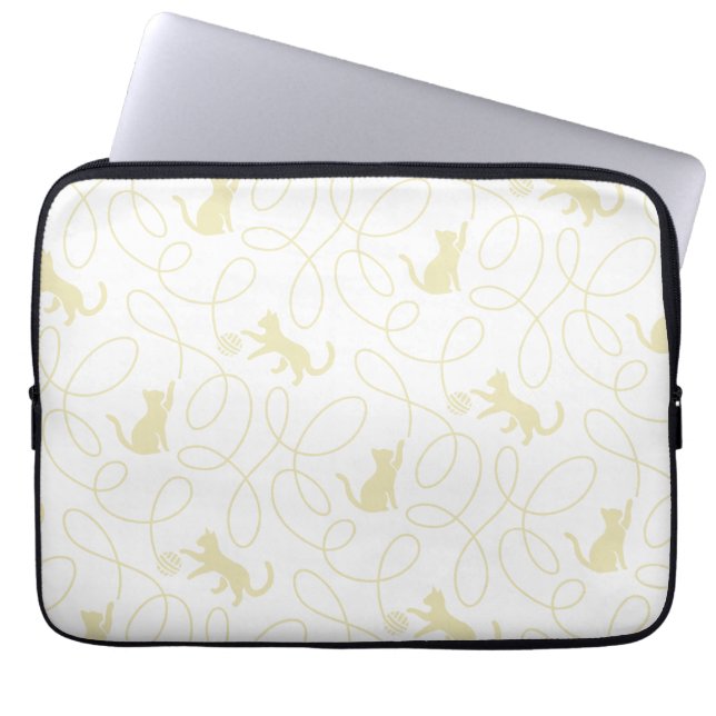 Lekfull katt- och garnbollsmönster Ljusbeige Laptop Fodral (Framsidan)