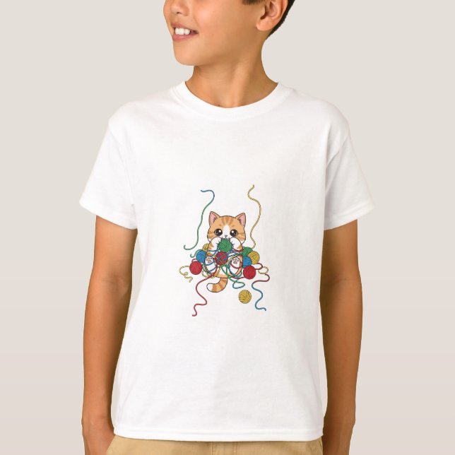 Lekfull kattunge med garnkulor barn t shirt (Framsida)