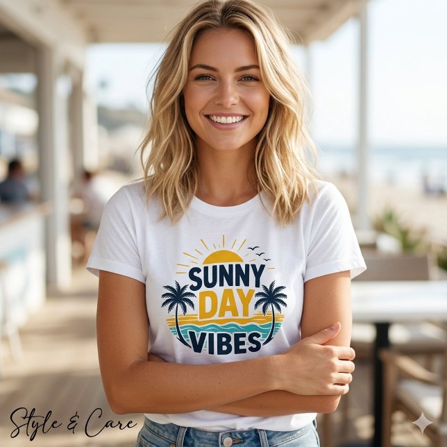 Lekfull Solig Dag Grafisk Trendig Kvinnas T Shirt (Playful Sunny Day Graphic Trendy Women's T-Shirt)