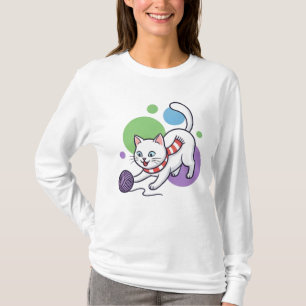Lekfull vit katt med garn t shirt