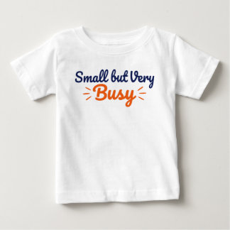 Lekfullt litet barn upptagen personlighet t shirt