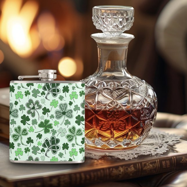 Lekfullt ljusgrönt Shamrock-hjärta Mönster Keltisk Fickplunta (Skapare uppladdad)