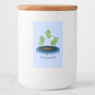 Leksa roliga grönt bönor på tecknad av spårvagn mat etikett