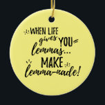 Lemma (Lemonade) Mathematics Linguistics Humor<br><div class="desc">"När livet ge du lemmas... Gör lemma-nad!" Den här roligten är en fras på den ordagranna frasen "När man lever i ge får man citroner, får man citron". Ord visas i svart typografi, i en kombination av typsnitt för tryckt pensel och skript (penseldrag). Gör en underbar gåva till matematiker eller...</div>