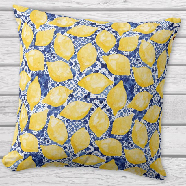 Lemon Citrus Mediterranean Blue White Tile Mönster Kudde (Lemon and blue tile pattern Mediterranean citrus throw pillow)