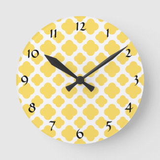 Lemon Gult och White Quatrefoil Mönster Rund Klocka