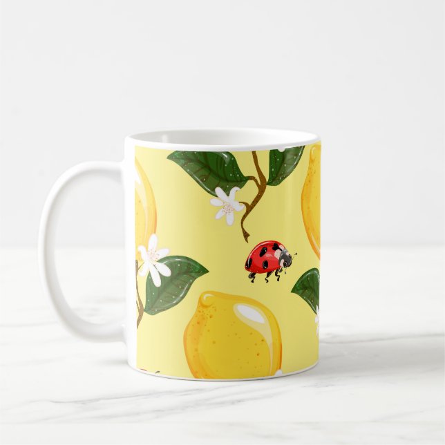Lemon Ladybug: Tropical Gult Mönster. Kaffemugg (Vänster)
