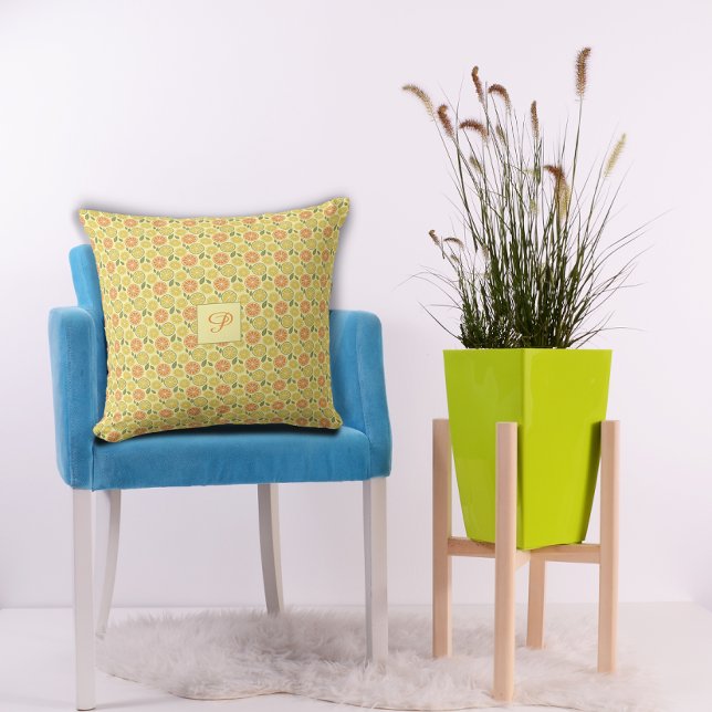 Lemon leaves white yellow orange Pattern  Kudde (Lemon leaves white yellow orange Pattern Throw Pillow.)