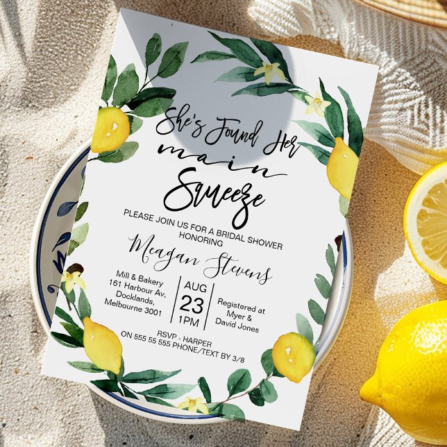 Lemon Main Squeeze Inbjudningskort för möhippan (Modern She Found Her Main Squeeze Bridal Shower Invitation, Lemon Wreath, Lemon Themed Bridal Invite)