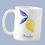 Lemon Personlig Kaffemugg<br><div class="desc">Söt vattenfärgscitruscitruscitrondesign i gult med marinblått löv för en fruktig sommarbild av visuella vitamin C. Originalkonst av Nic Squirrell. Ändra eller ta bort namn för att anpassa.</div>